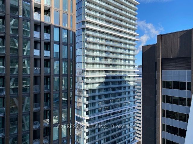 230 Simcoe St, unit 2911 for rent