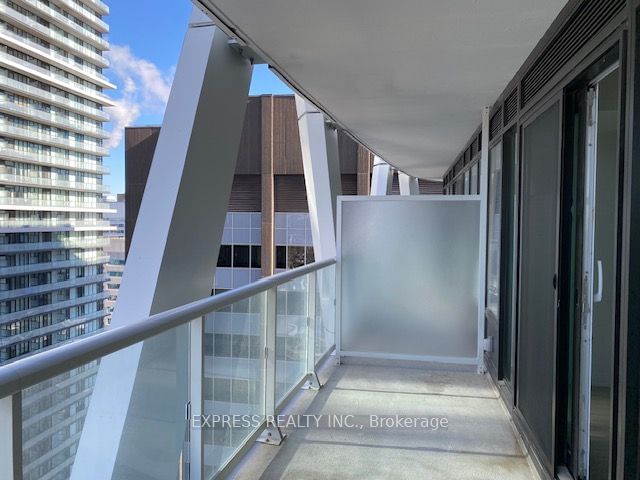 230 Simcoe St, unit 2911 for rent