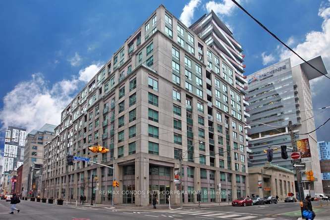 168 Simcoe St, unit 820 for rent