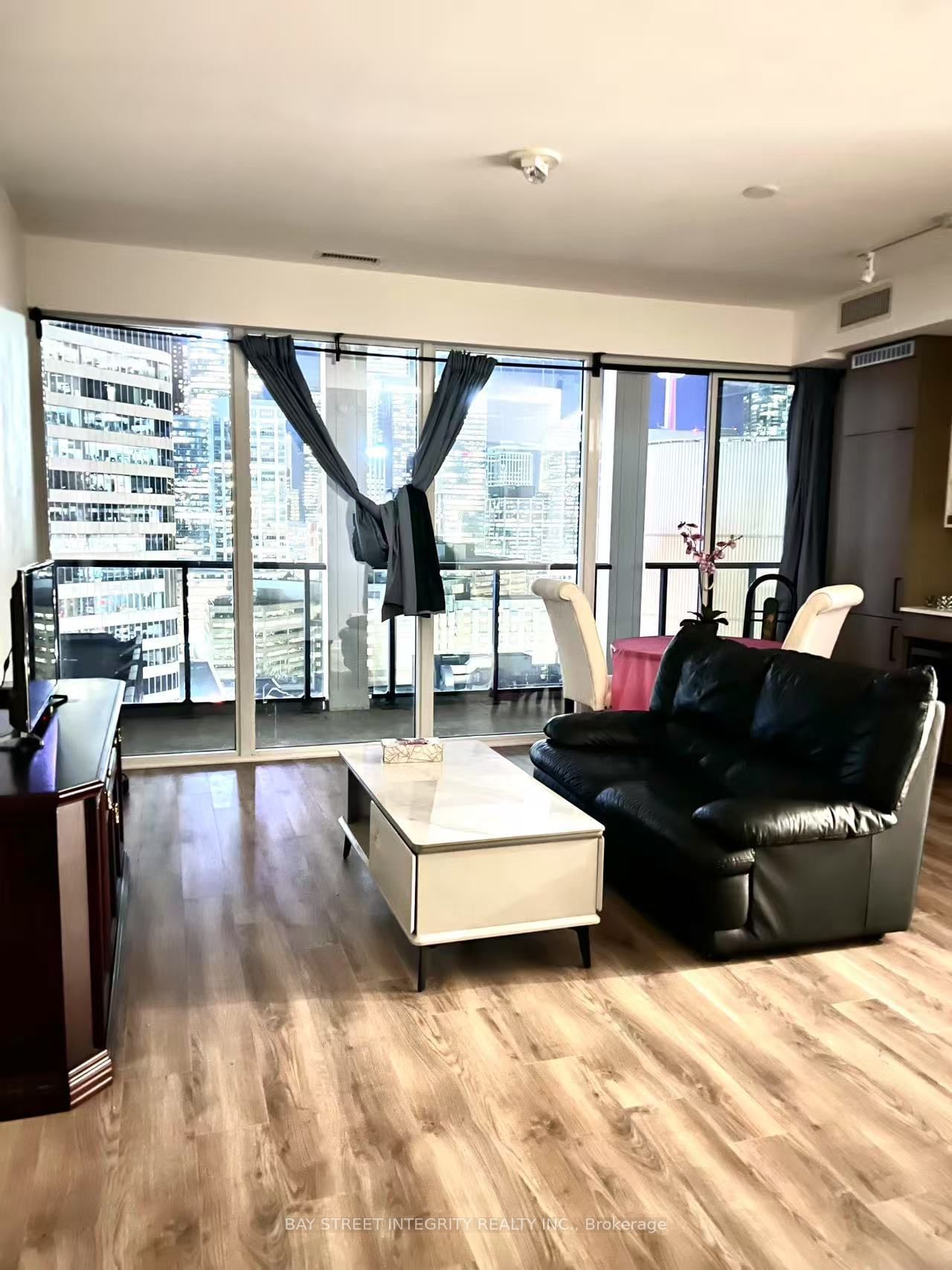 20 Edward St, unit 1910 for rent