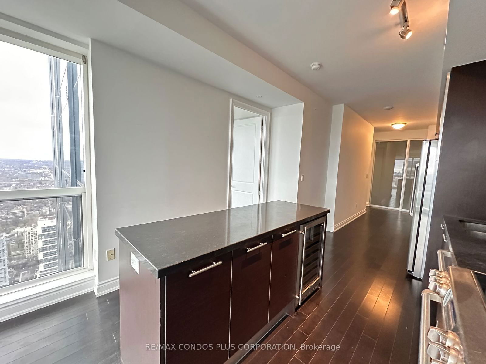 388 Yonge St, unit 6201 for rent