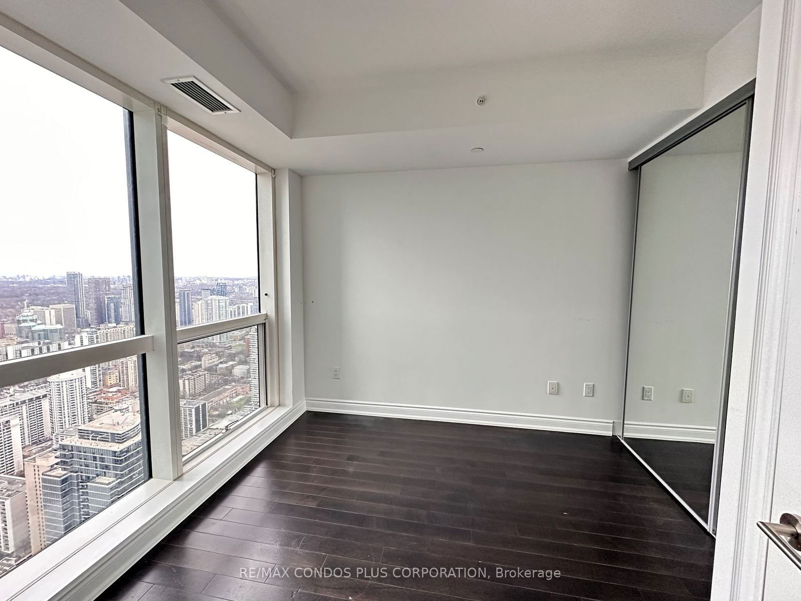 388 Yonge St, unit 6201 for rent