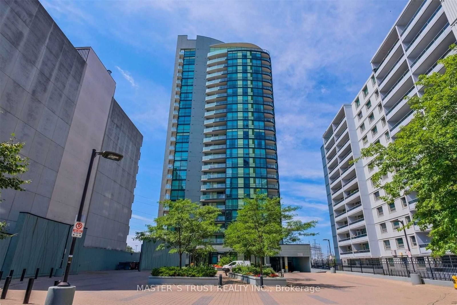 5740 Yonge St, unit 304 for sale