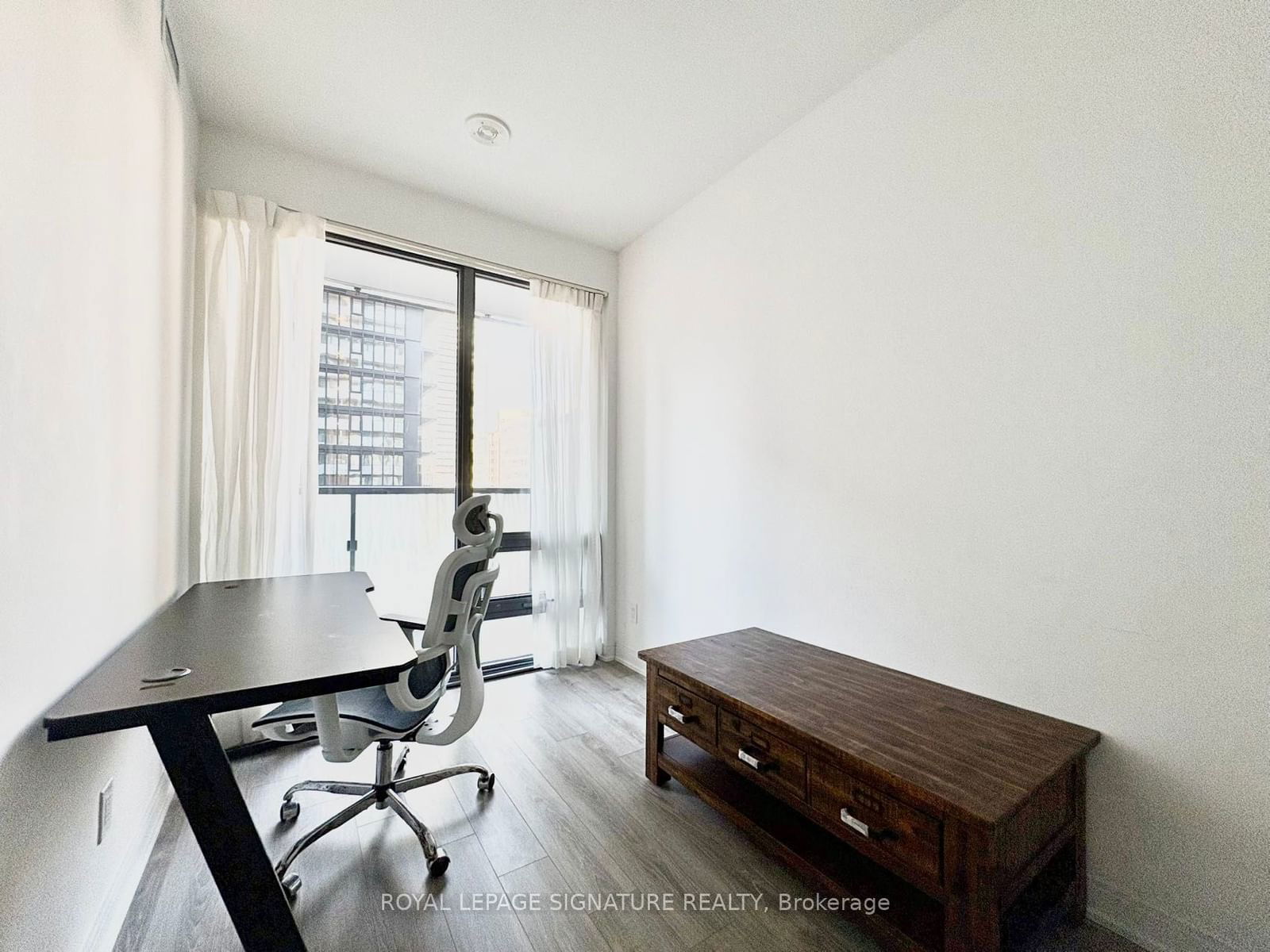 50 Charles St E, unit 901 for rent