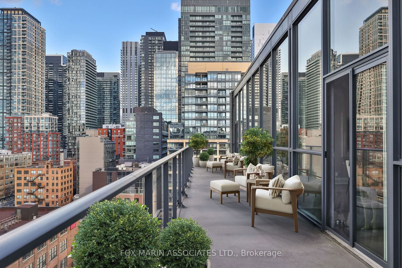 478 King St W, unit PH-02 for sale