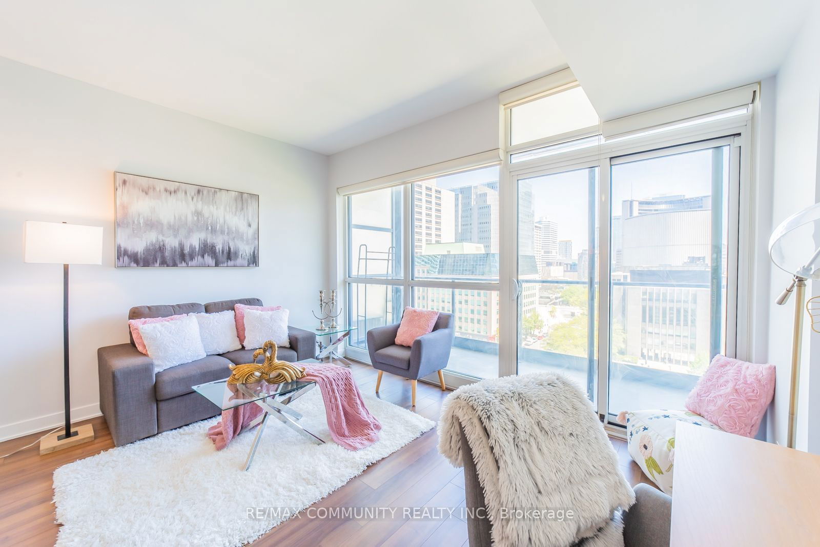 210 Simcoe St E, unit 1210 for sale