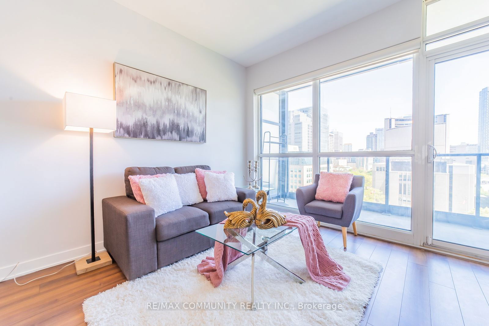 210 Simcoe St E, unit 1210 for sale