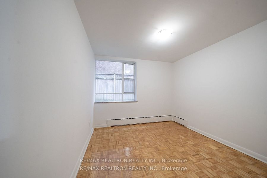 77 Erskine Ave, unit 205 for rent