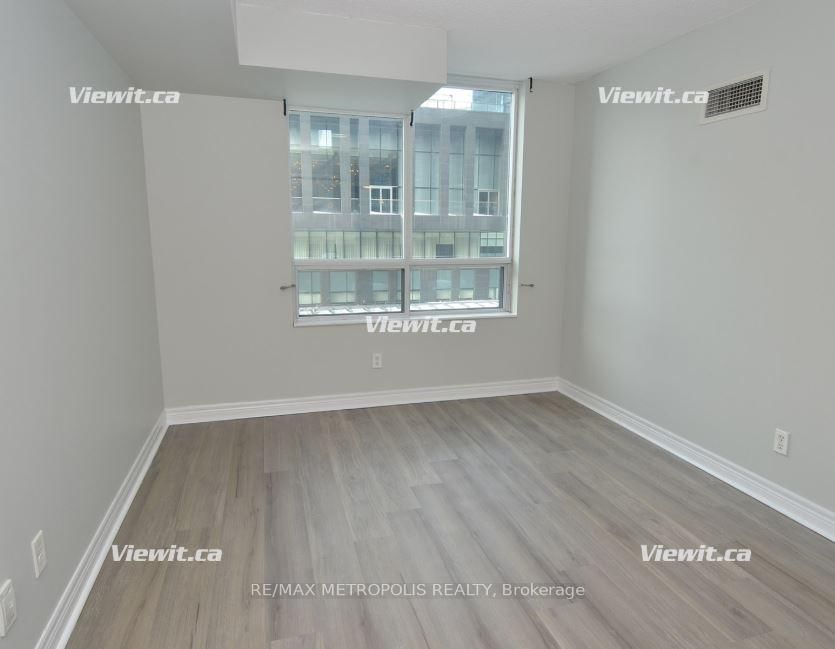 51 Lower Simcoe St, unit 319 for rent