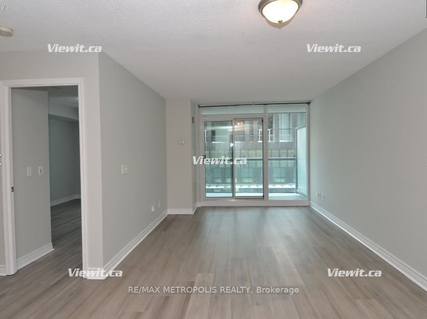 51 Lower Simcoe St, unit 319 for rent