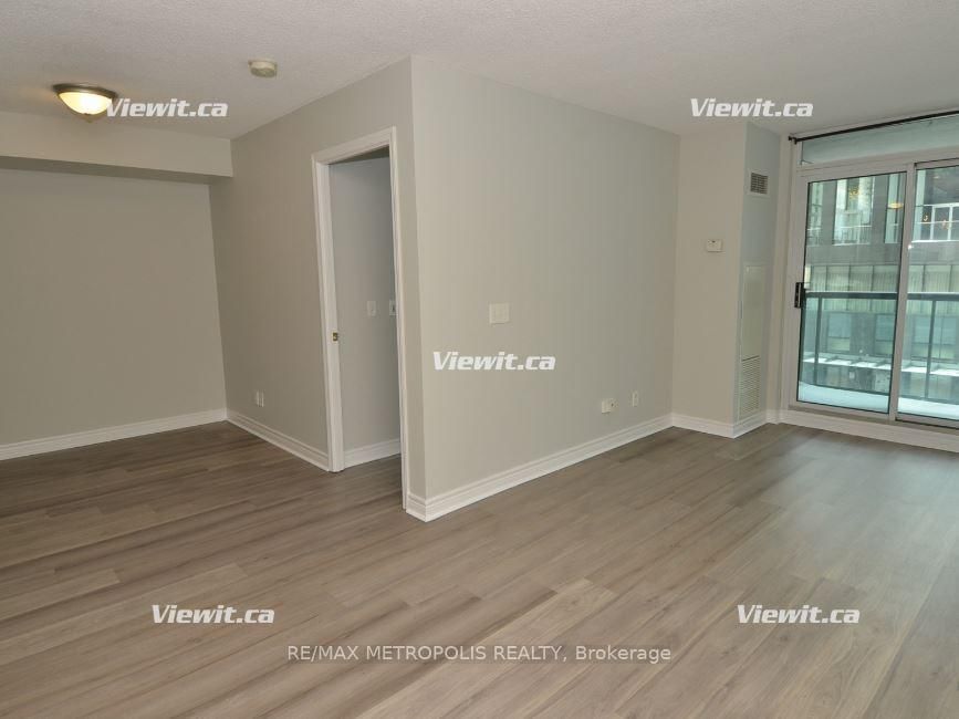 51 Lower Simcoe St, unit 319 for rent