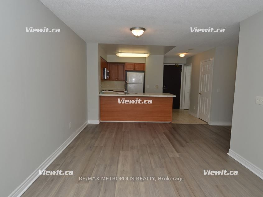 51 Lower Simcoe St, unit 319 for rent