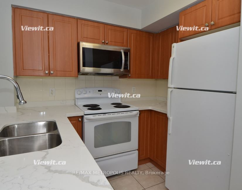 51 Lower Simcoe St, unit 319 for rent