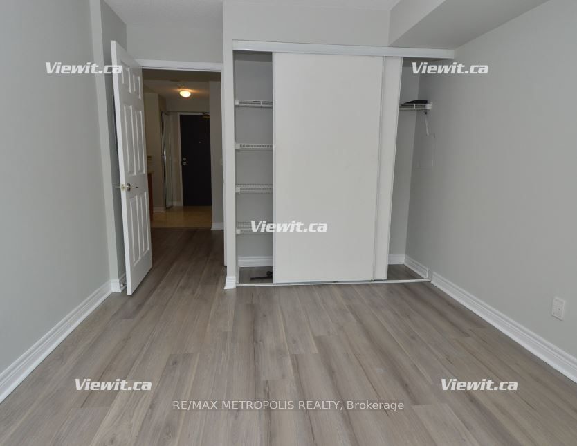 51 Lower Simcoe St, unit 319 for rent