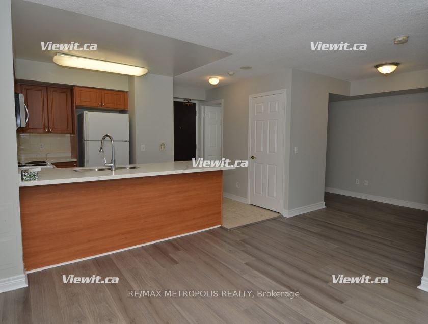 51 Lower Simcoe St, unit 319 for rent