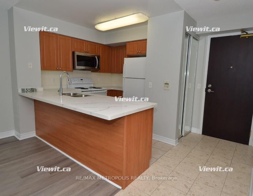 51 Lower Simcoe St, unit 319 for rent