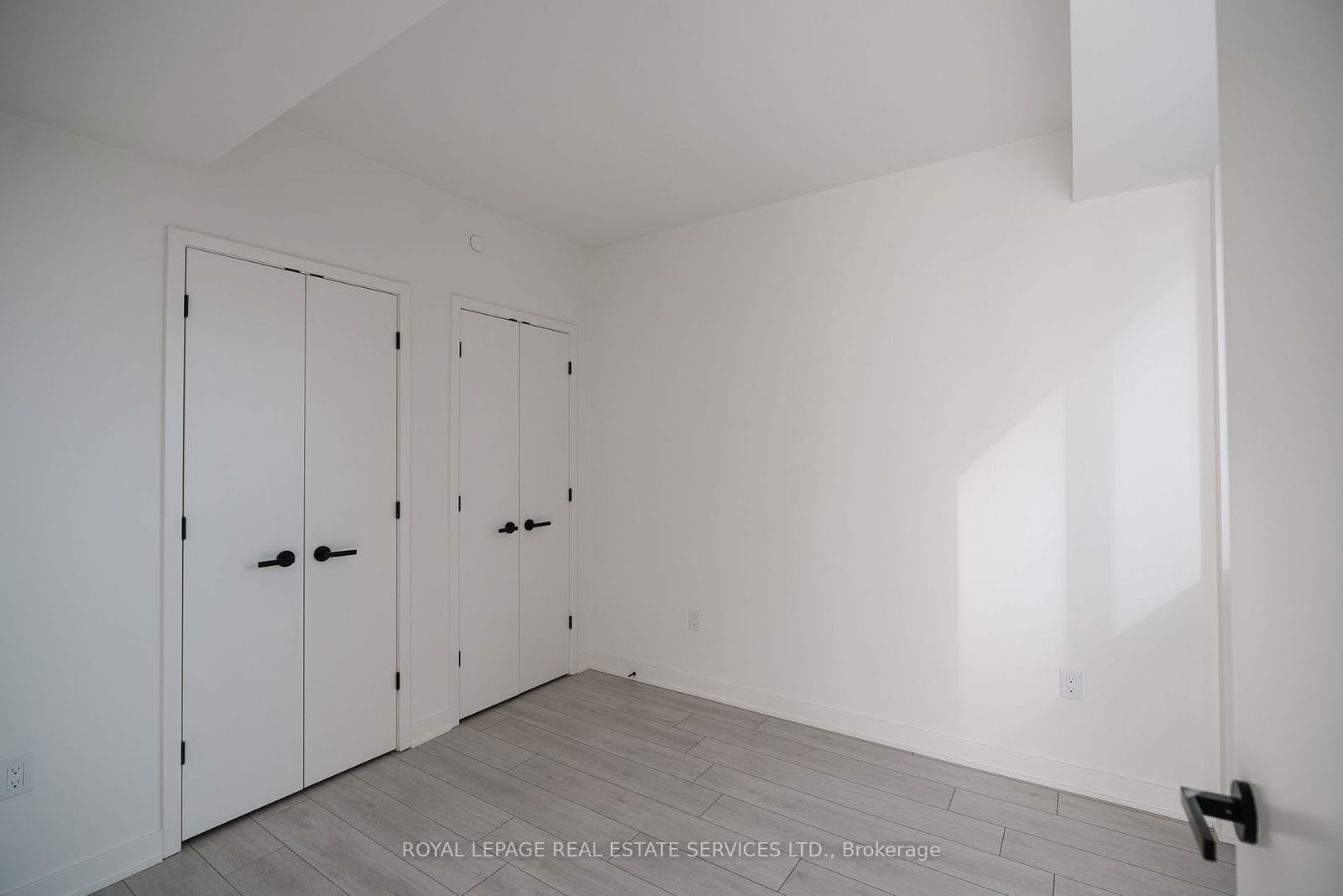 55 Charles St E, unit 4306 for rent