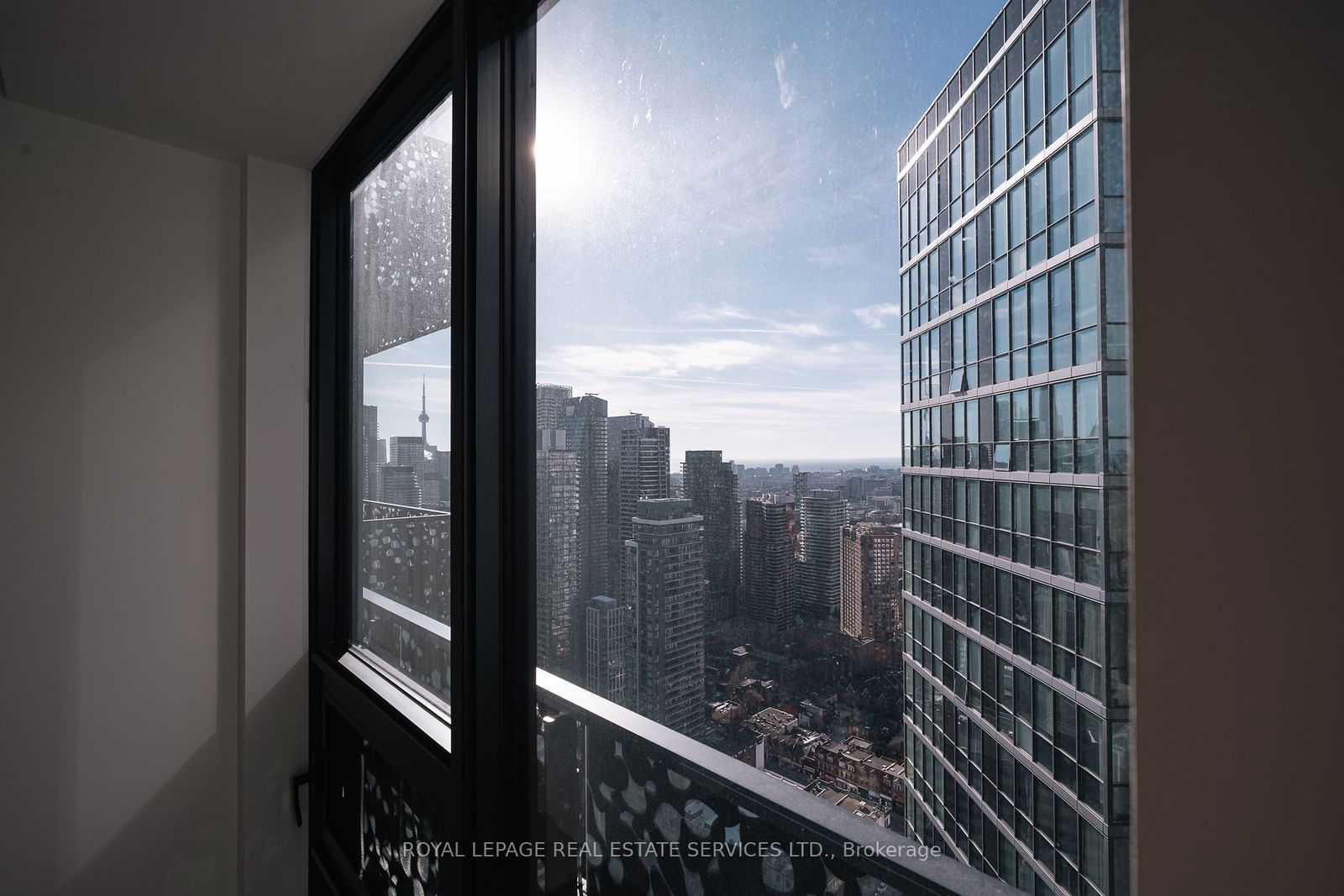 55 Charles St E, unit 4306 for rent