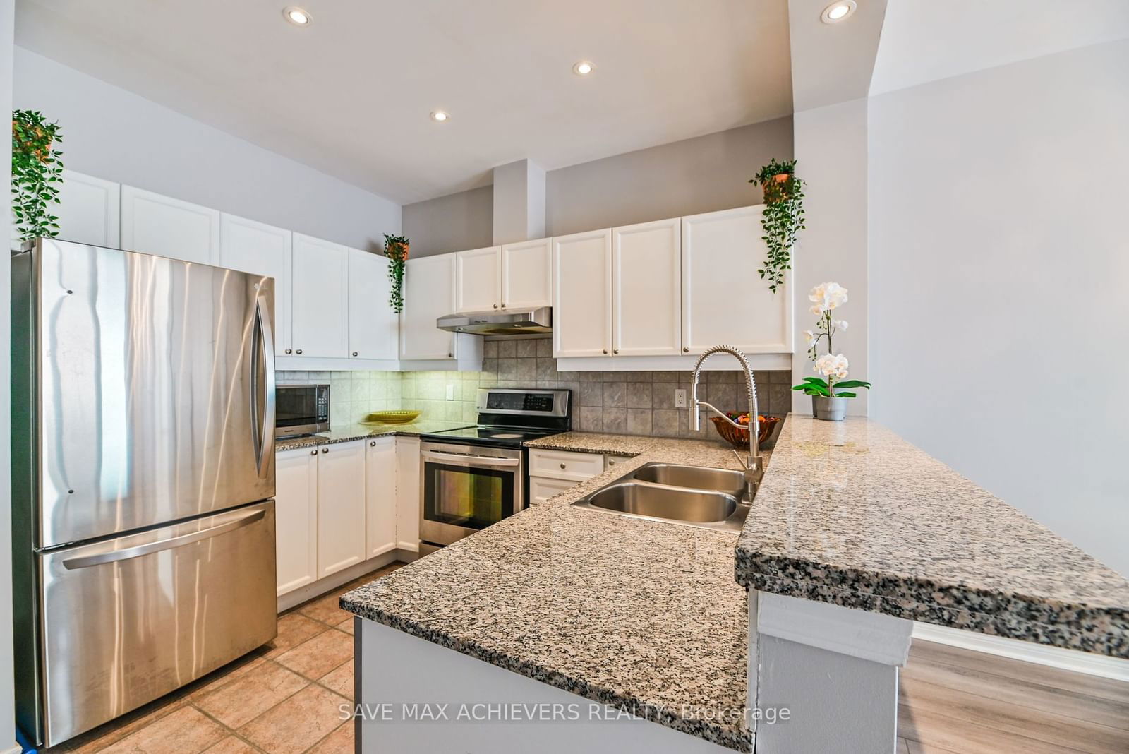 1 Leaside Park Dr, unit 305 for sale