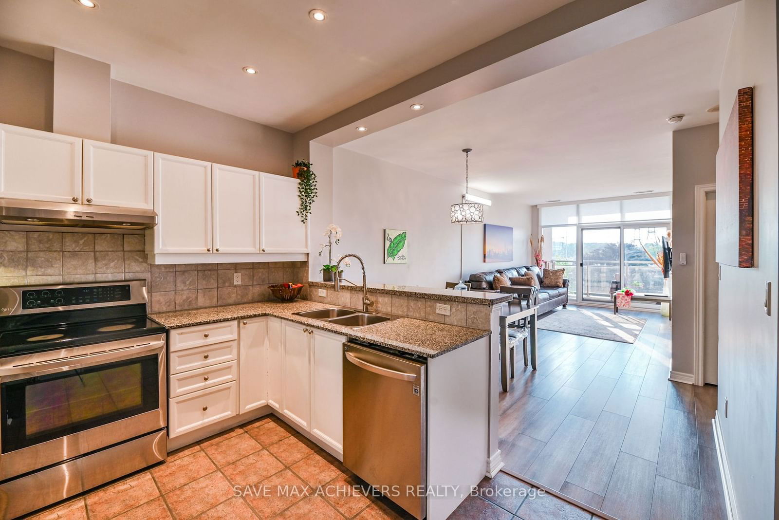 1 Leaside Park Dr, unit 305 for sale