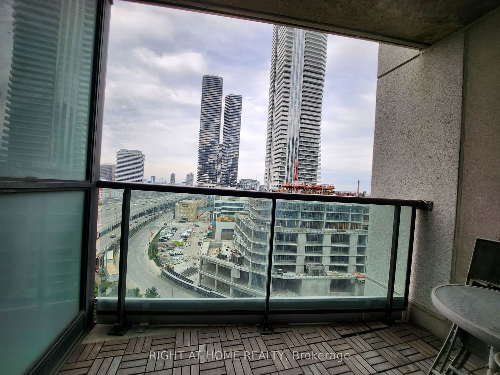 16 Yonge St, unit 1306 for rent