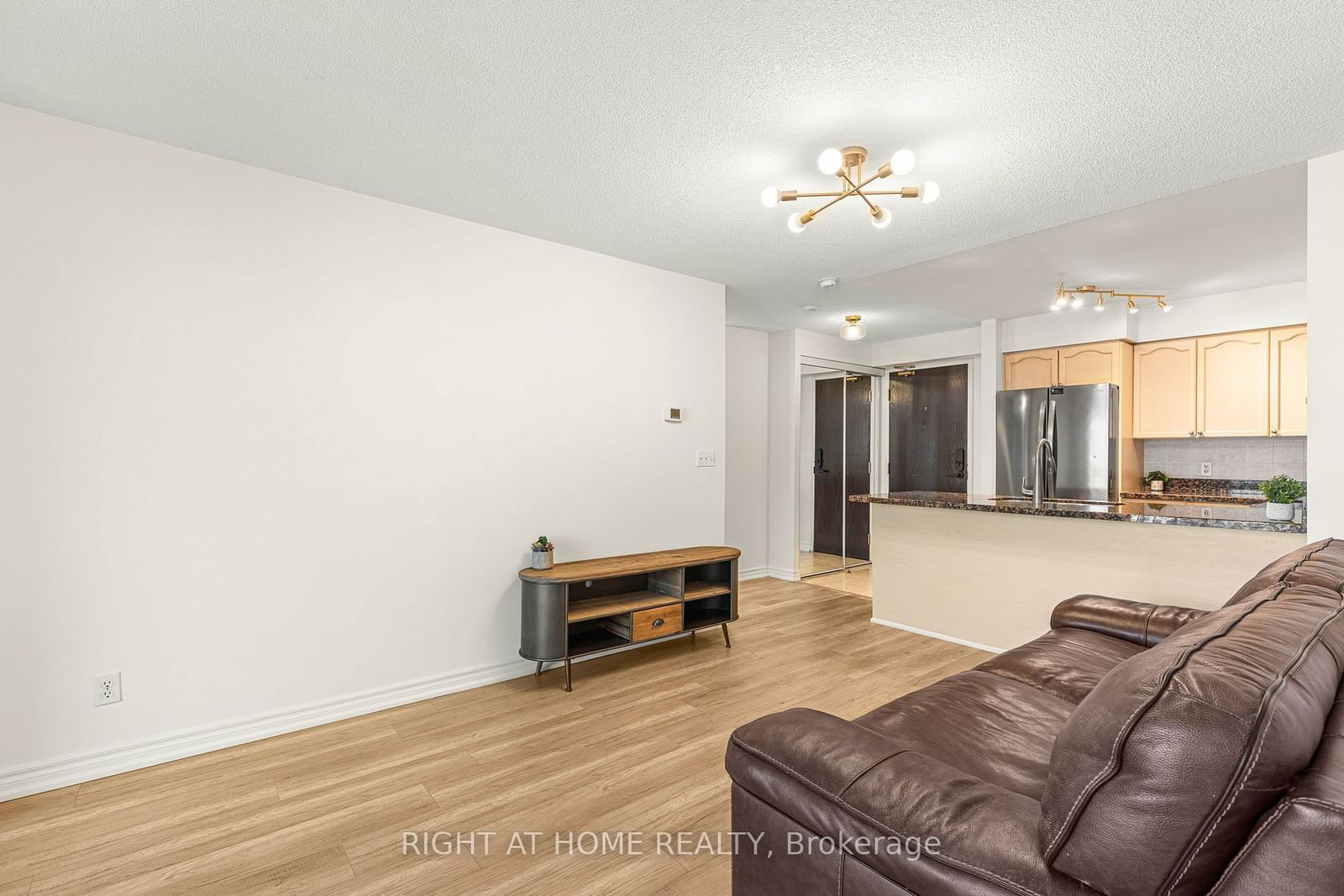 23 Hollywood Ave, unit 3503 for sale