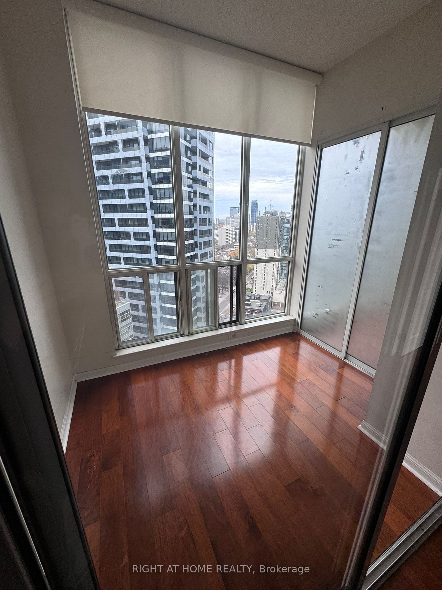 24 Wellesley St W, unit 2407 for sale