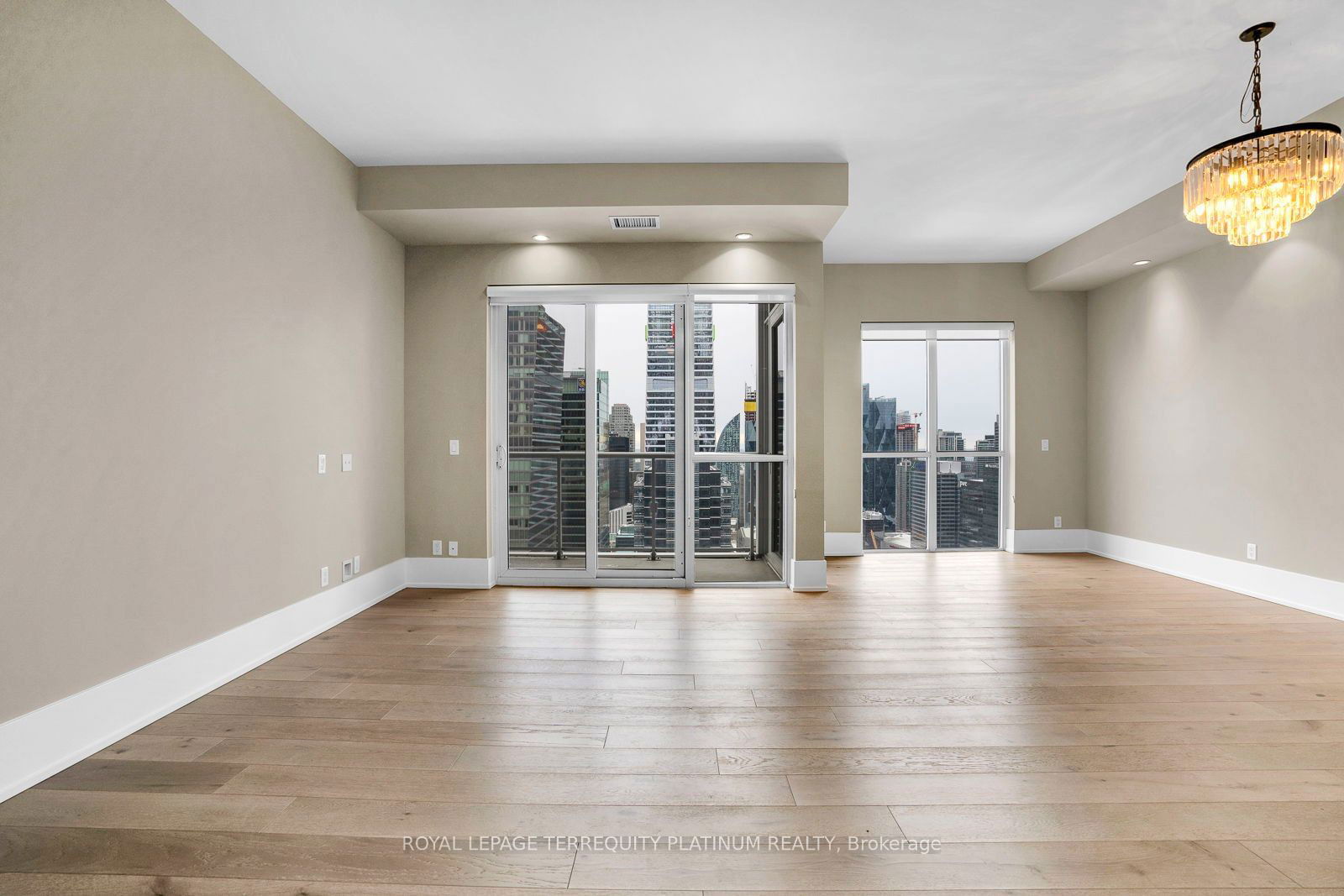 300 Front St W, unit 4802 for sale