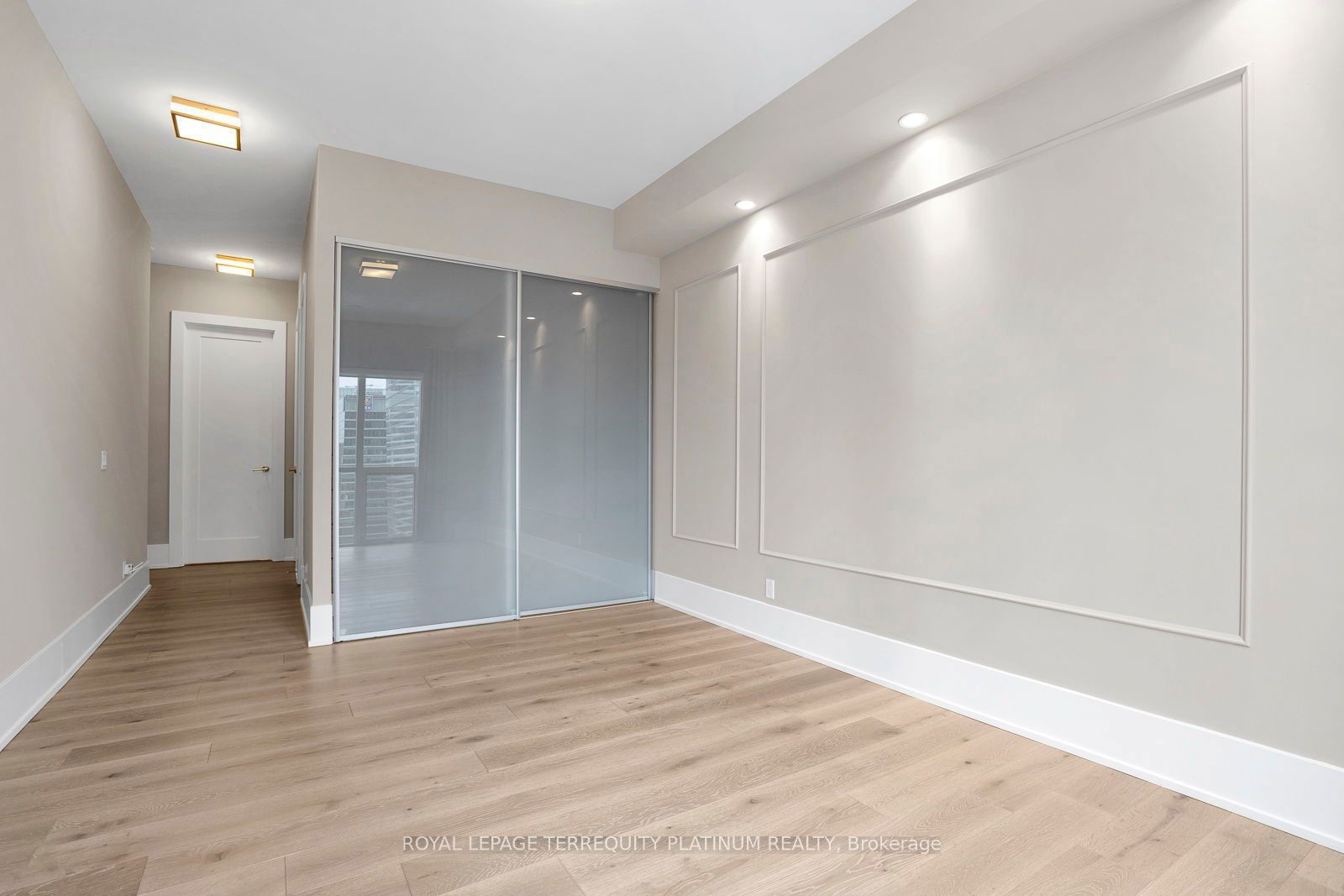 300 Front St W, unit 4802 for sale