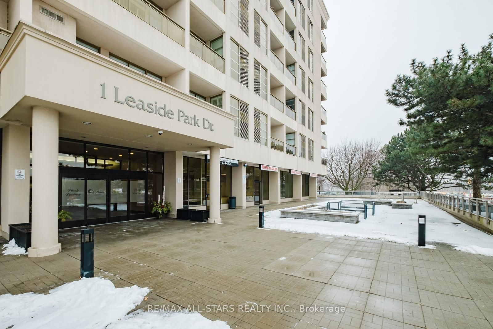 1 Leaside Park Dr, unit 303 for sale