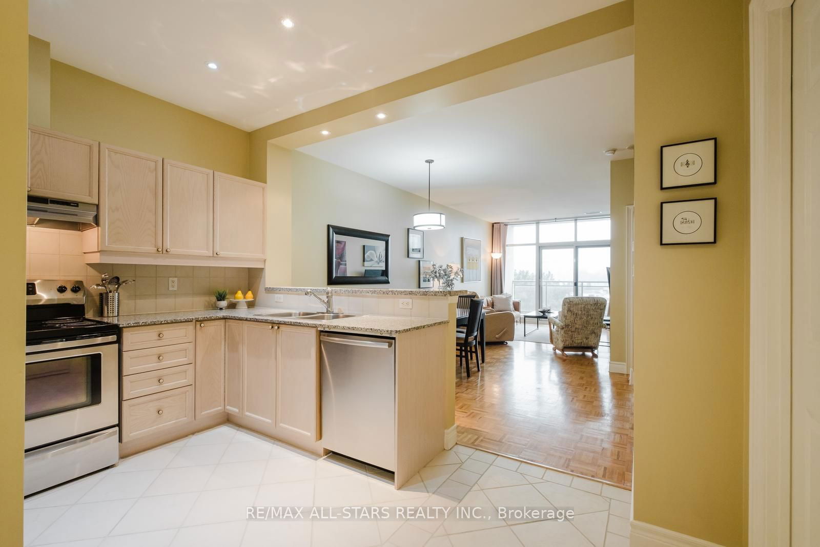 1 Leaside Park Dr, unit 303 for sale