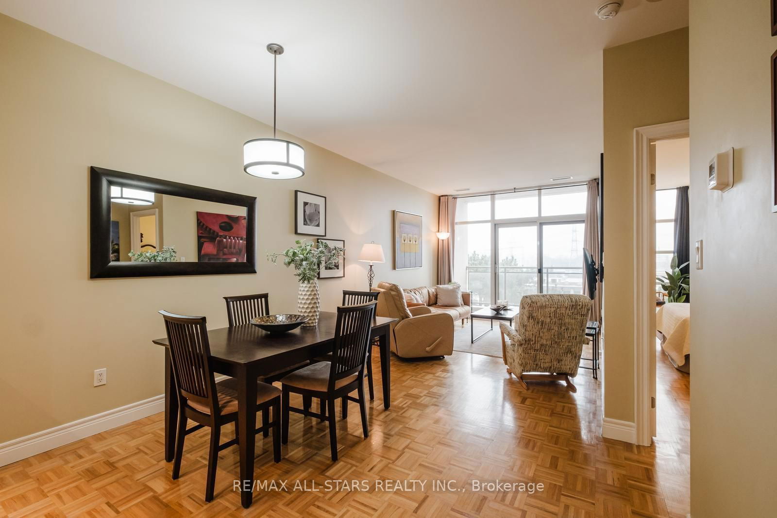 1 Leaside Park Dr, unit 303 for sale