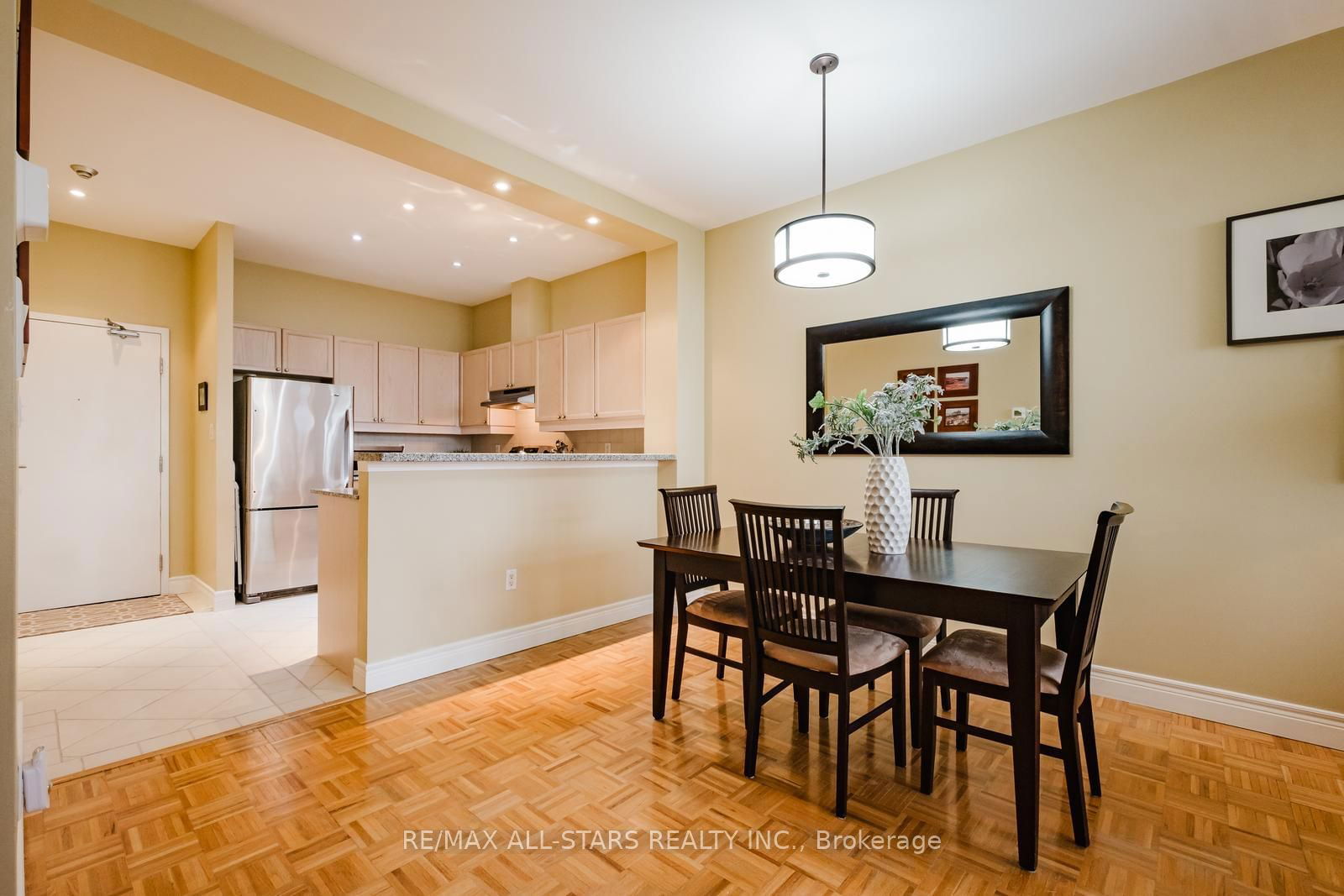 1 Leaside Park Dr, unit 303 for sale