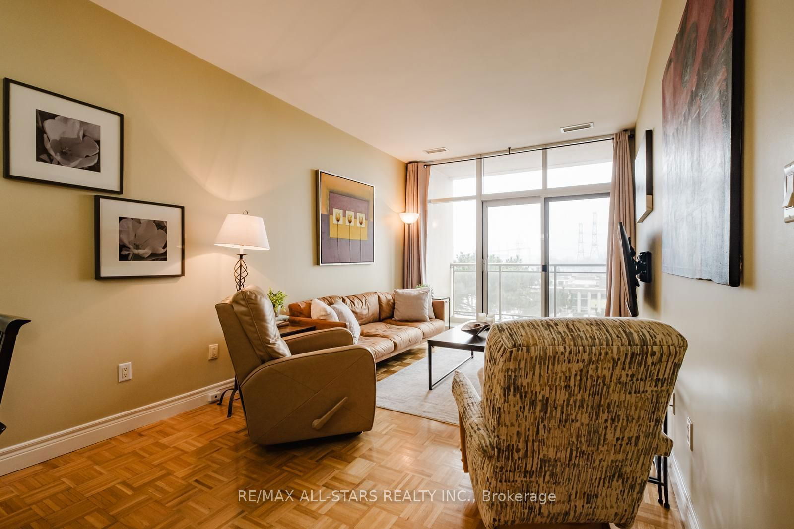 1 Leaside Park Dr, unit 303 for sale