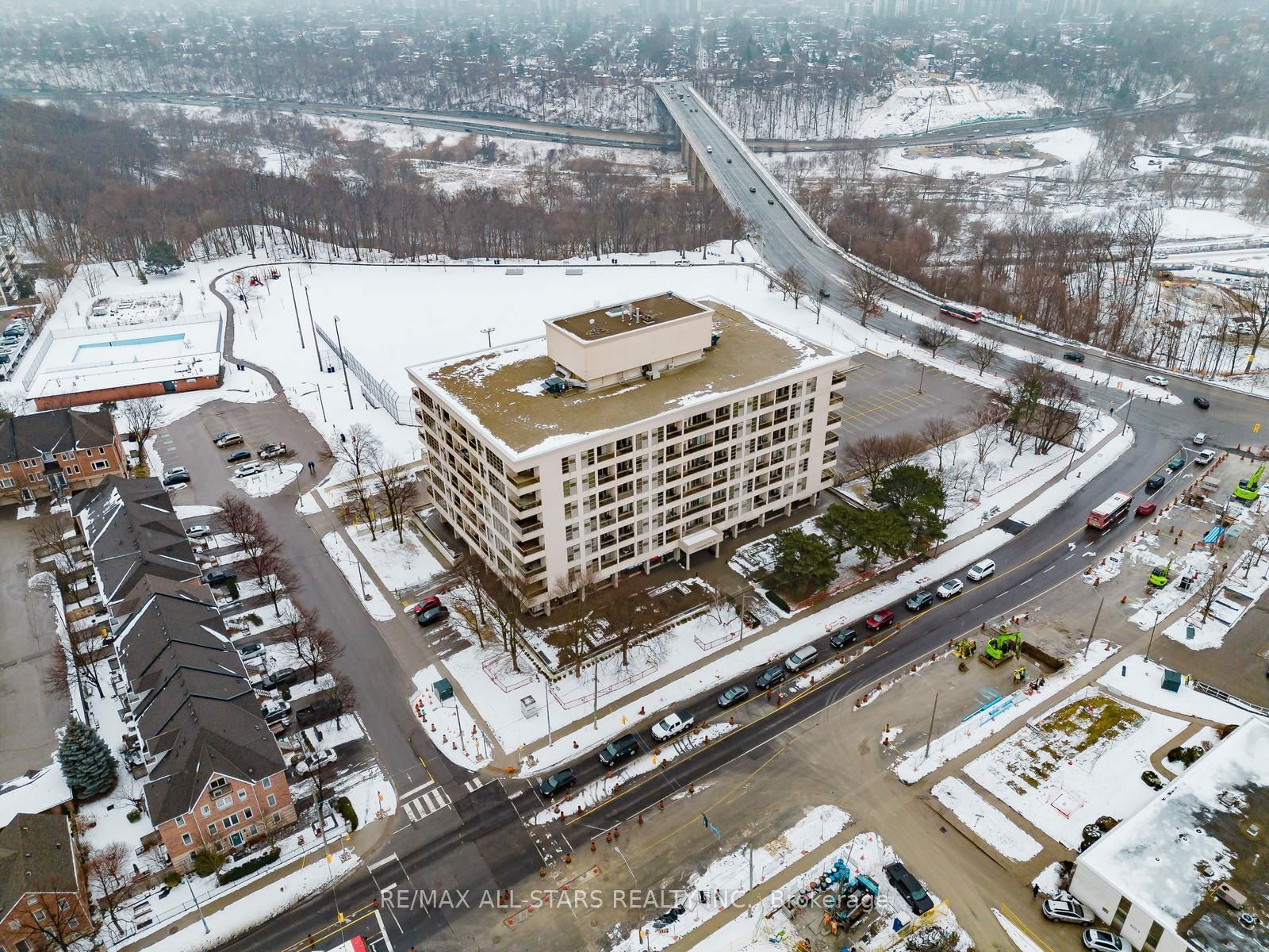 1 Leaside Park Dr, unit 303 for sale