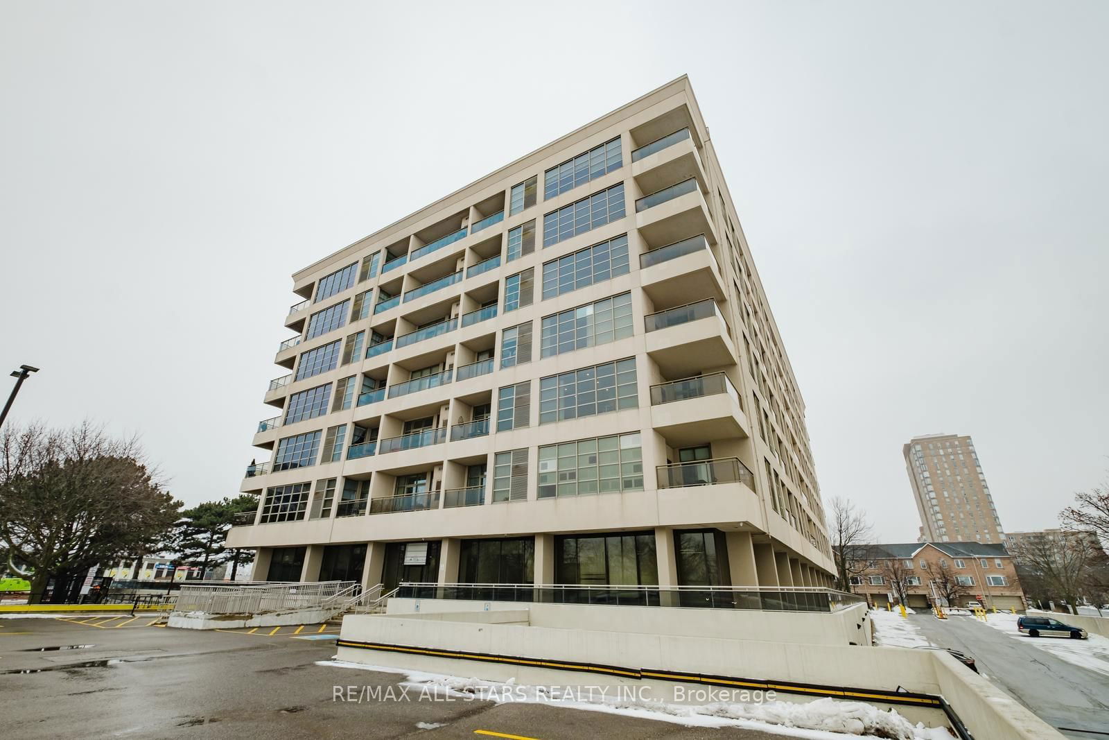 1 Leaside Park Dr, unit 303 for sale