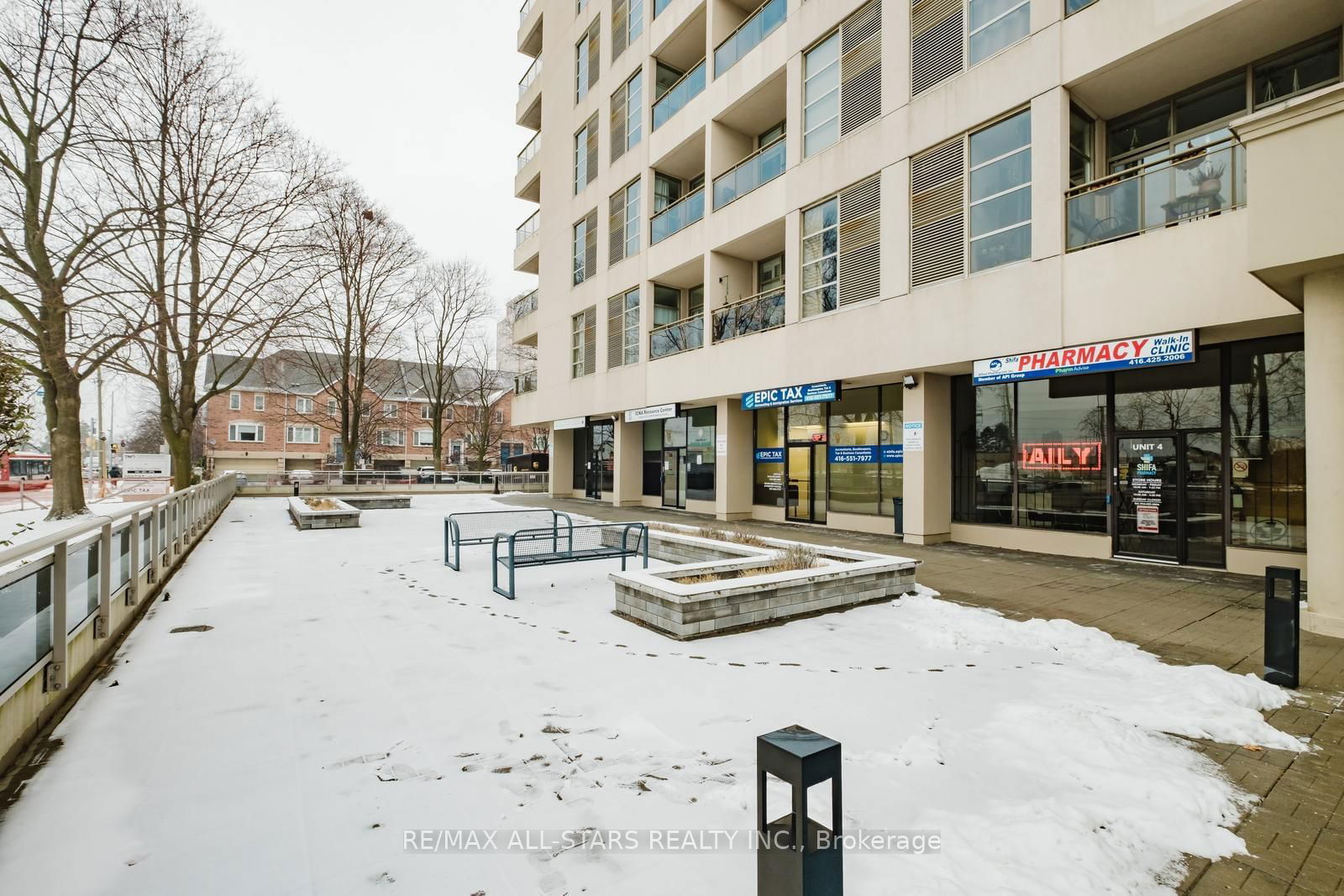 1 Leaside Park Dr, unit 303 for sale