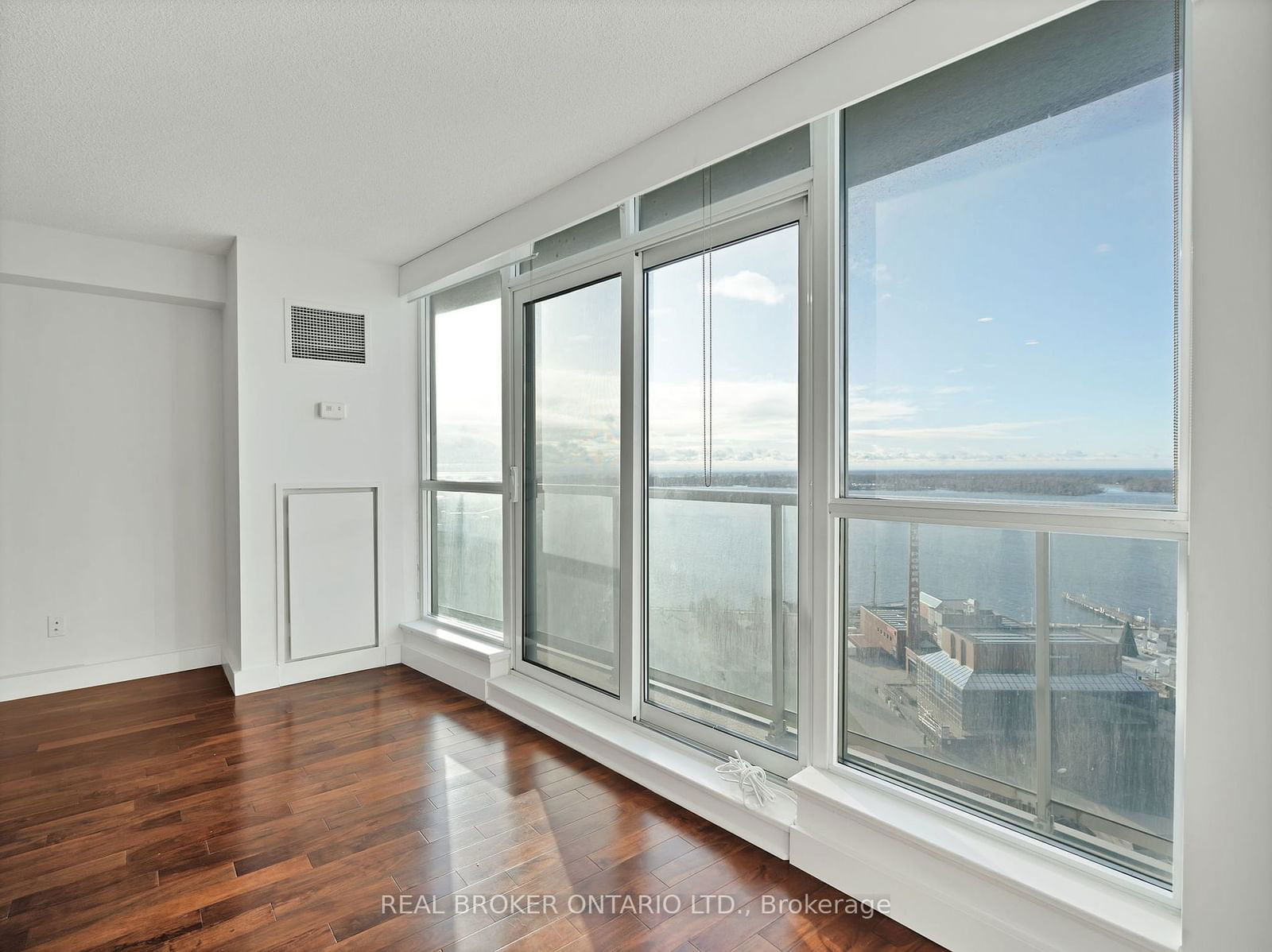 208 Queens Quay W, unit 1909 for rent