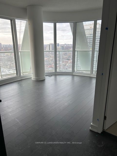 230 Simcoe St, unit 2619 for rent