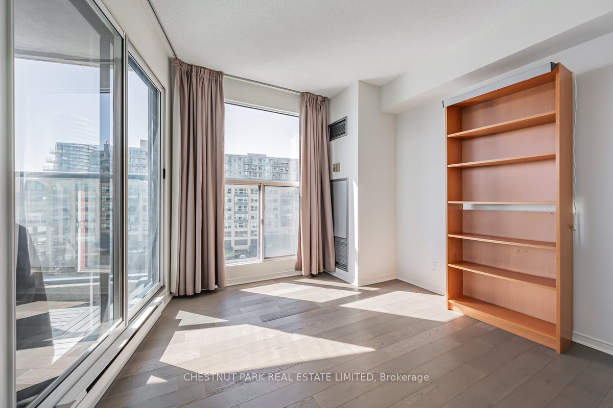 99 Harbour Sq, unit 1008 for sale