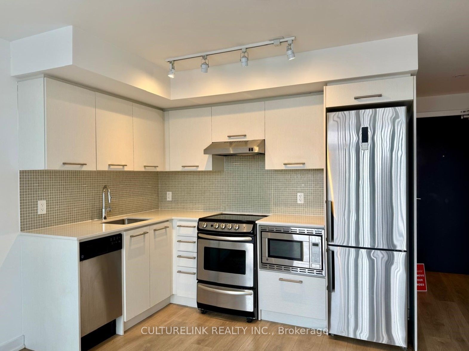 87 Peter St, unit 1507 for rent