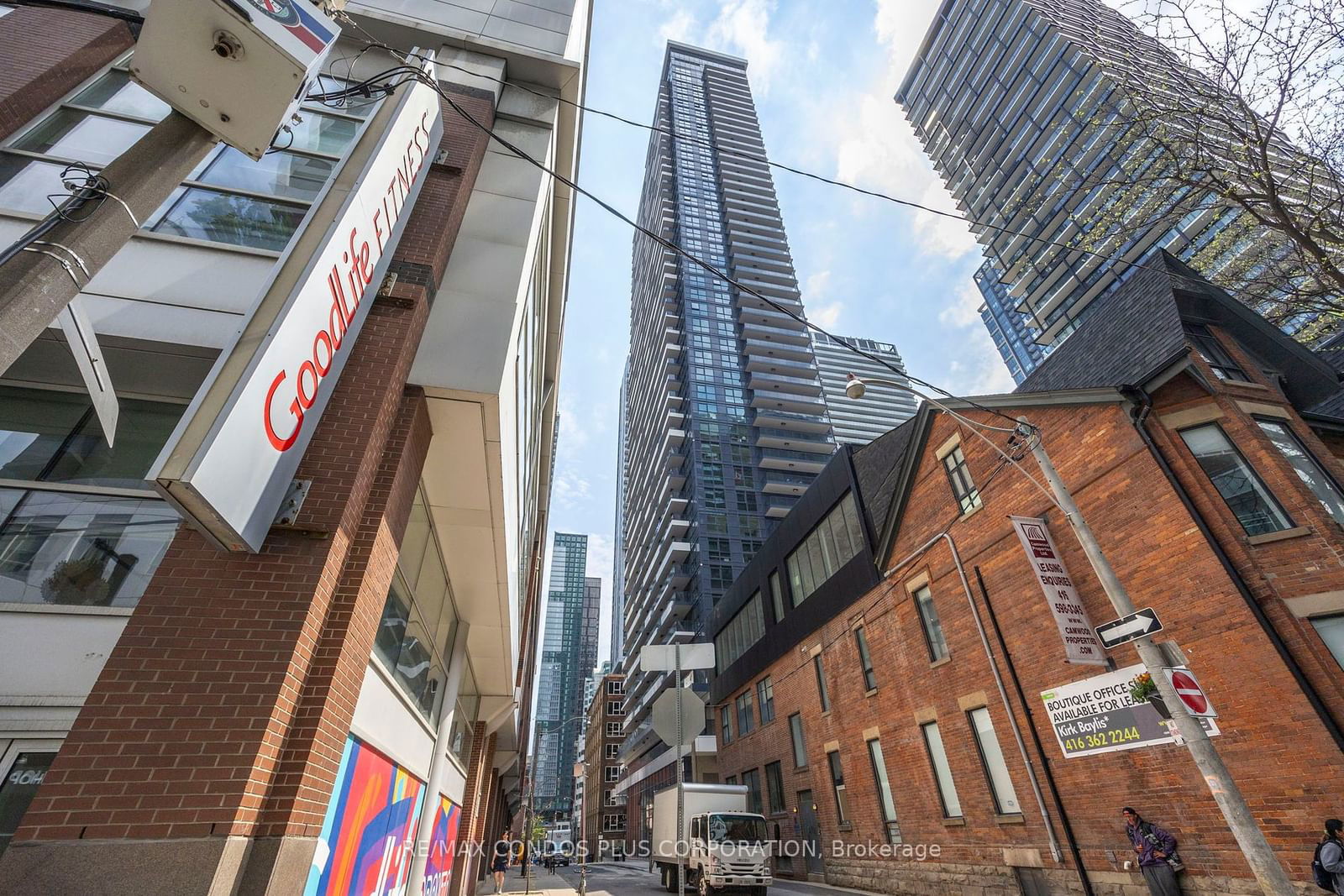 38 Widmer St, unit 810 for sale