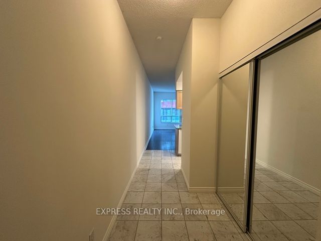 168 Simcoe St, unit 1022 for rent