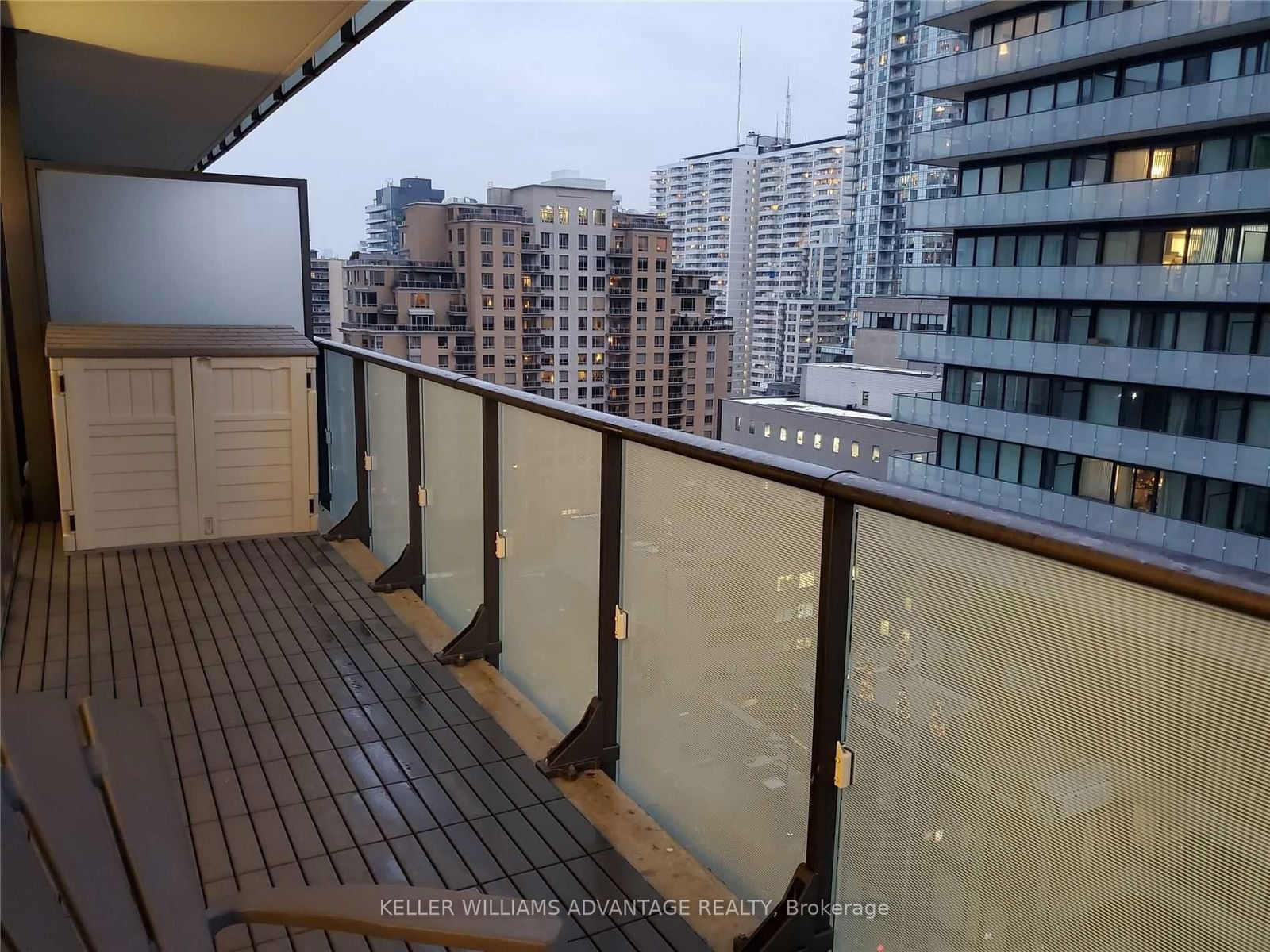 185 Roehampton Ave, unit 1202 for rent