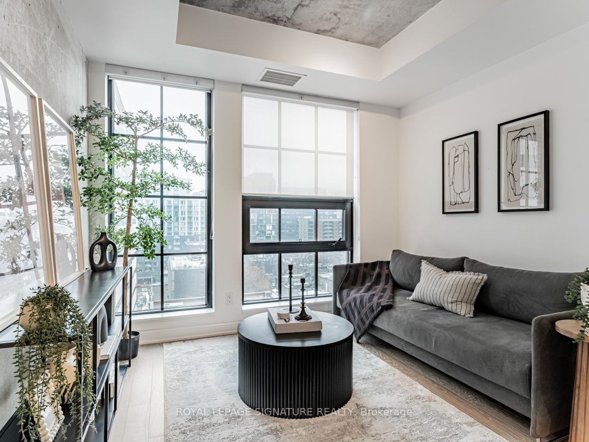 608 Richmond St, unit 907 for sale