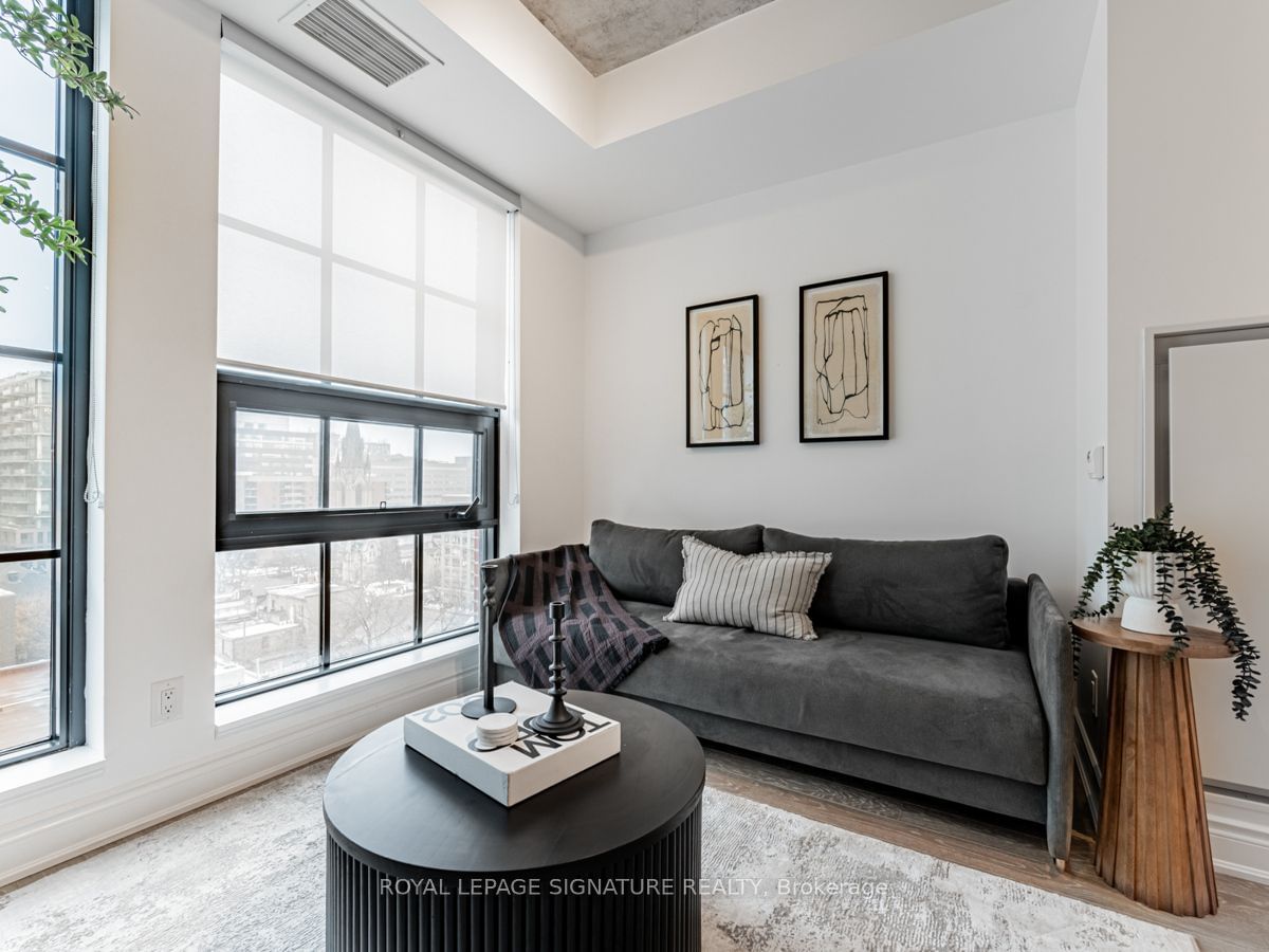 608 Richmond St, unit 907 for sale