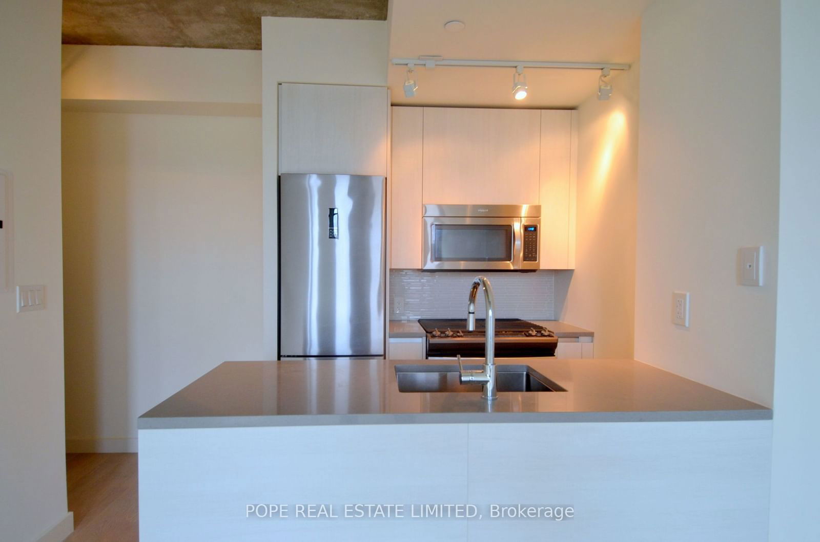 111 Bathurst St, unit 513 for rent