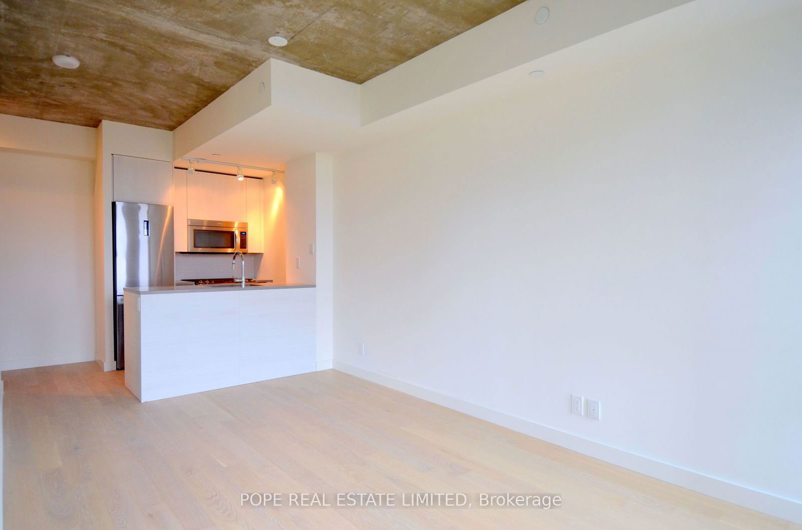 111 Bathurst St, unit 513 for rent