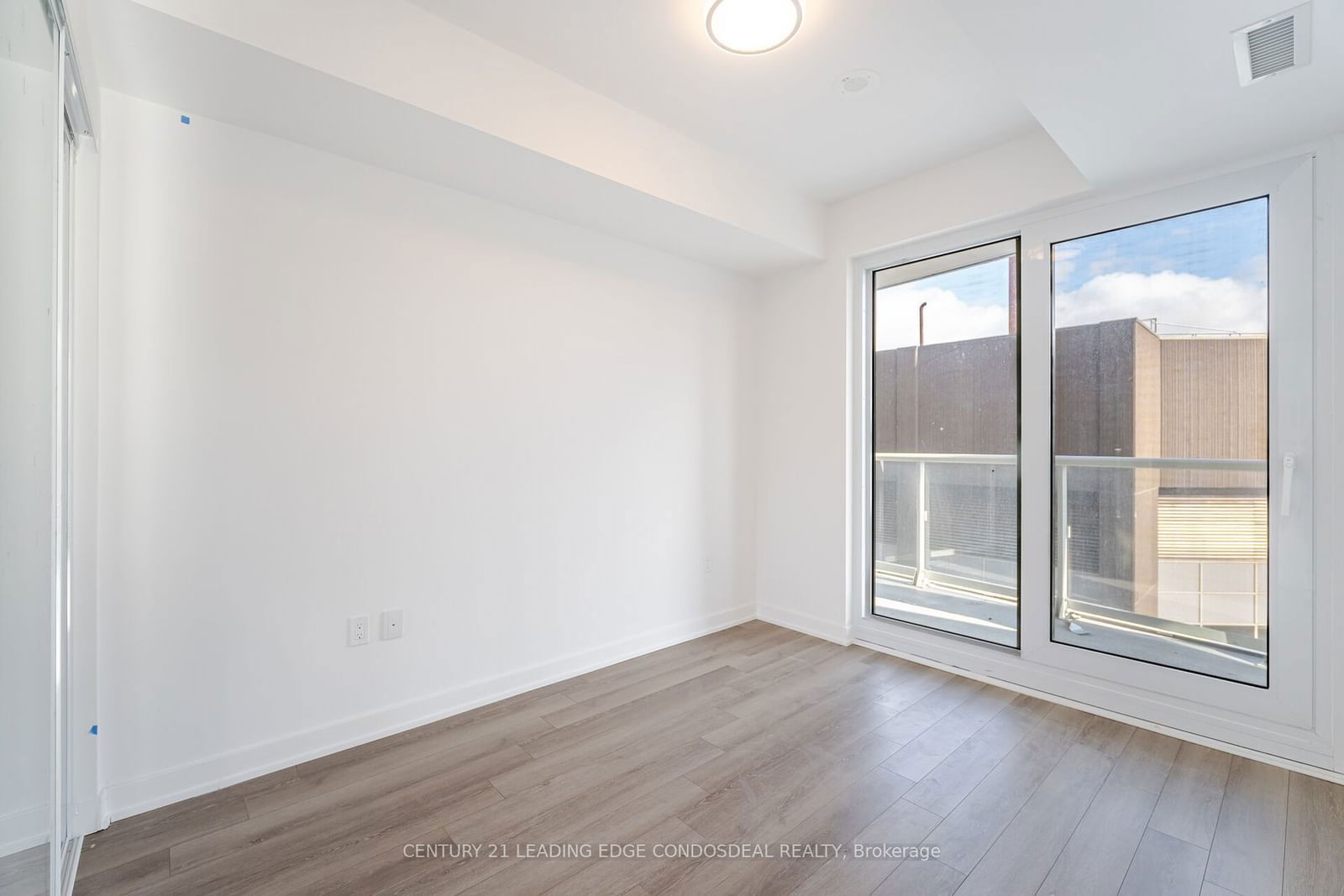 230 Simcoe St, unit 3114 for rent