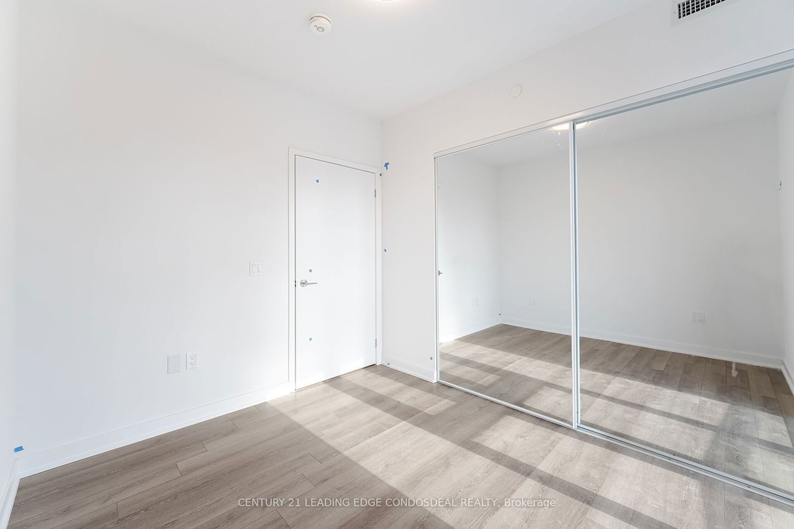 230 Simcoe St, unit 3114 for rent